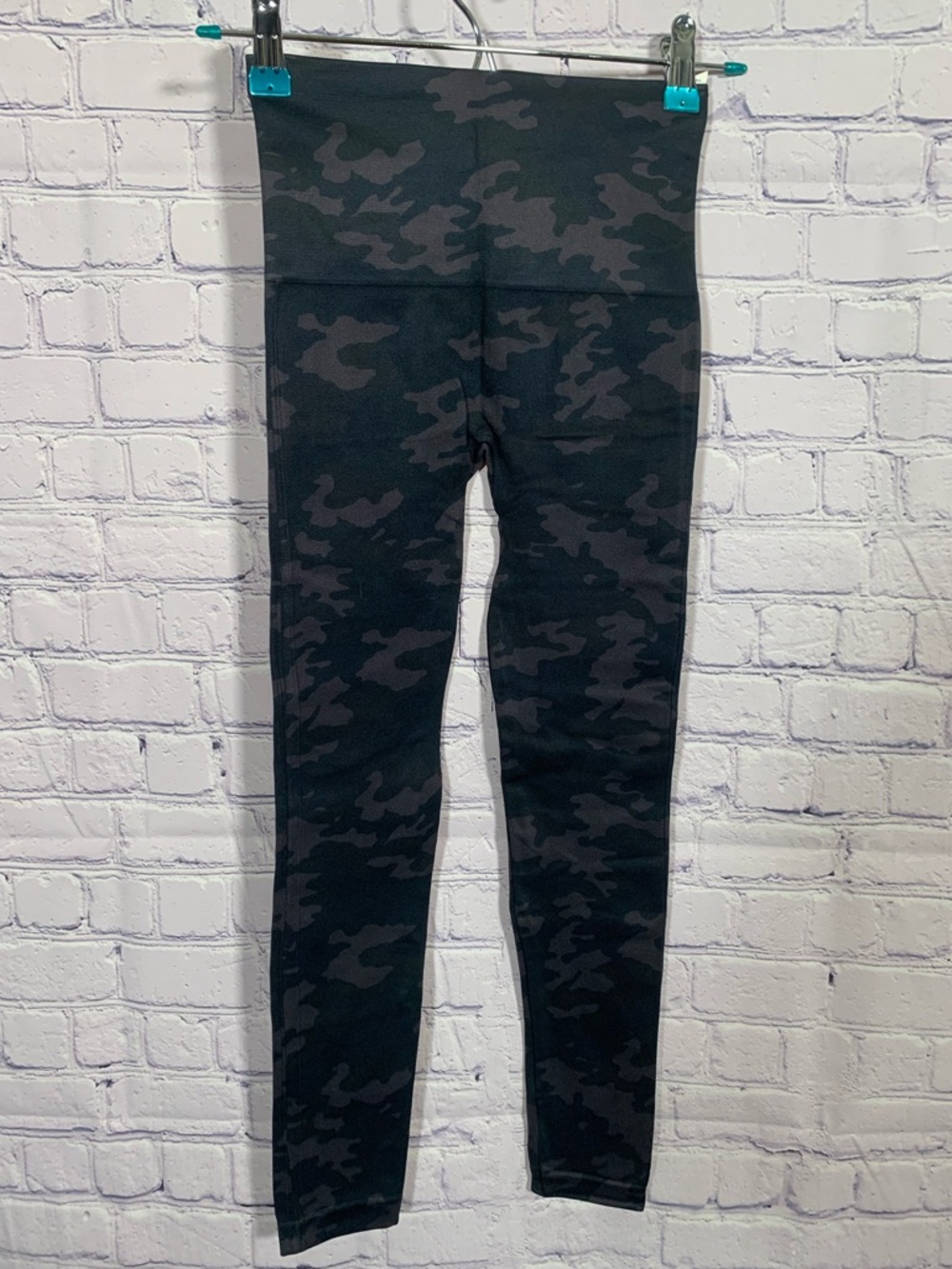 Spanx Womens Look At Me Now Seamless Leggings black Camo Sz S Athleisure Casual